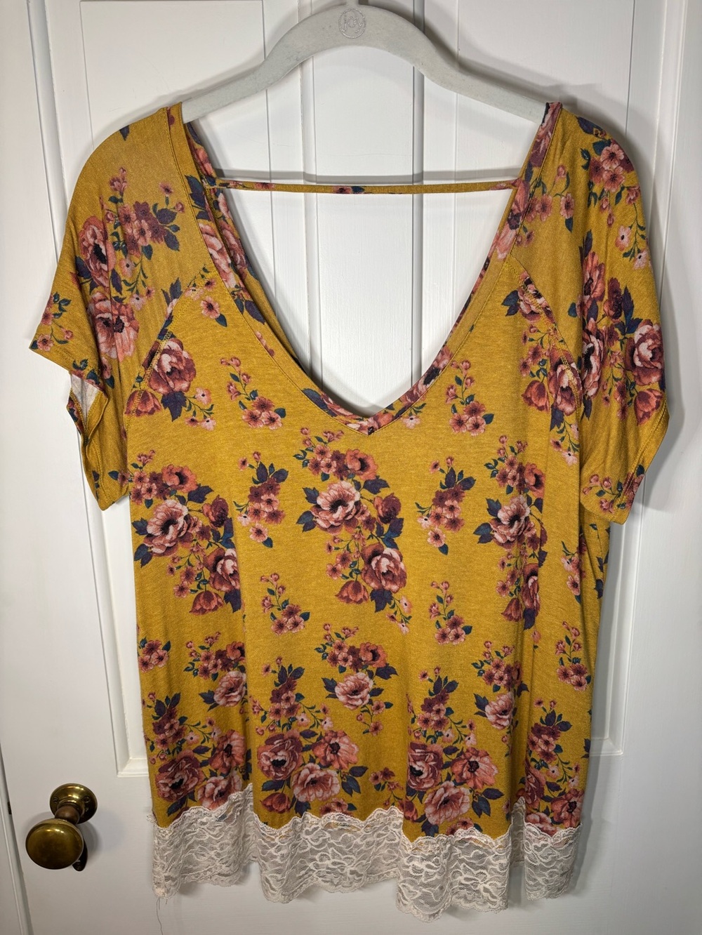 Xhilaration Medium Mustard Gold Fall Floral Lace V Neck Top Tee Short Sleeve